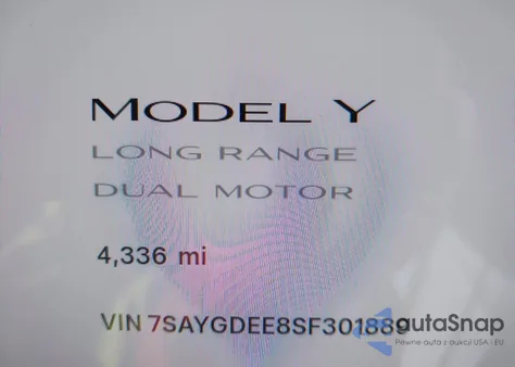 2025 Tesla Model Y Long Range Dual Motor All-Wheel Drive z USA, uszkodzony, nr VIN 7SAYGDEE8SF301889